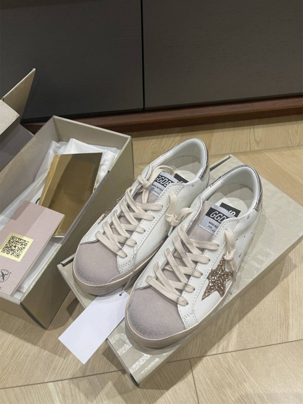 ✨Golden Goose Superstar Sneakers